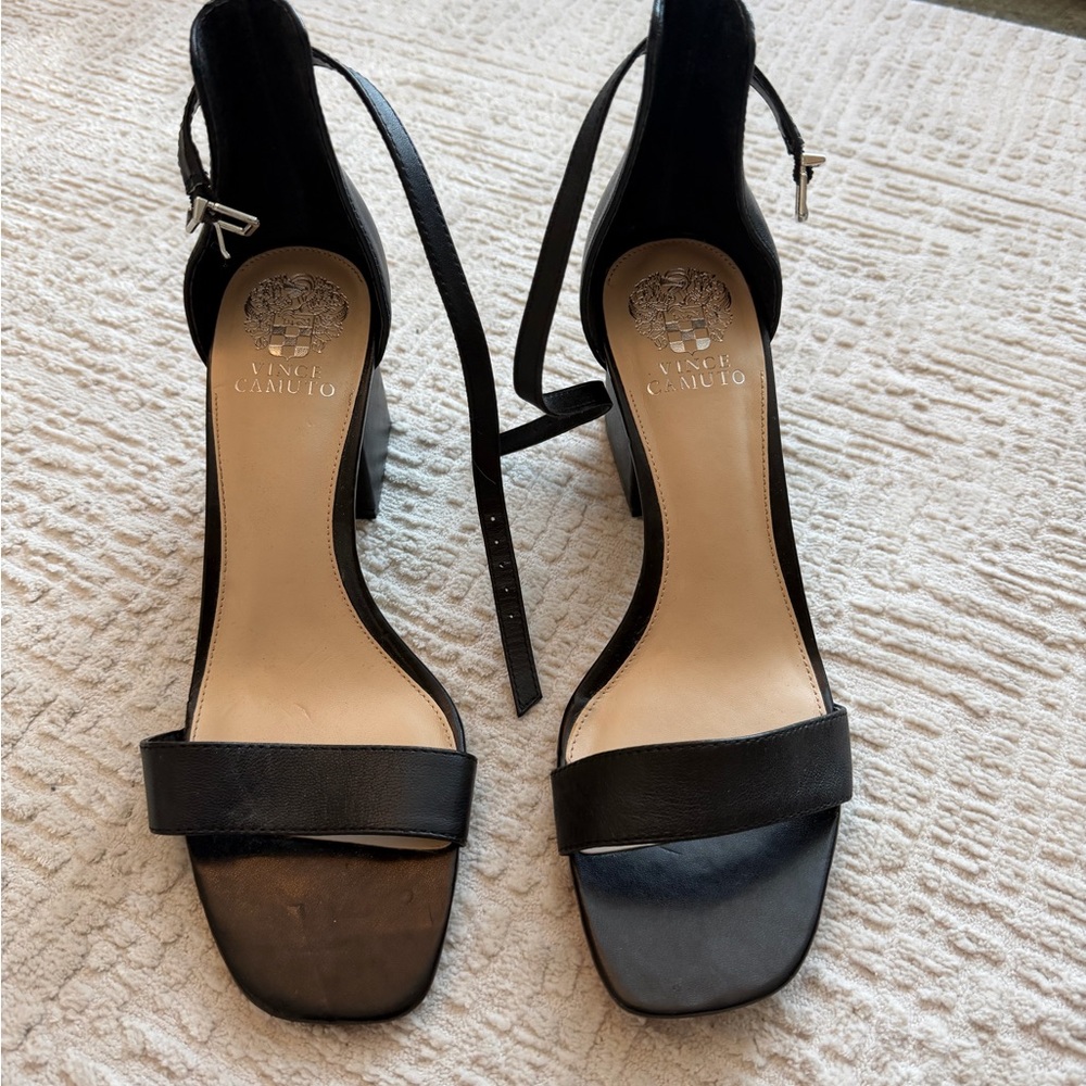 10 Women’s Vince Camuto black heels